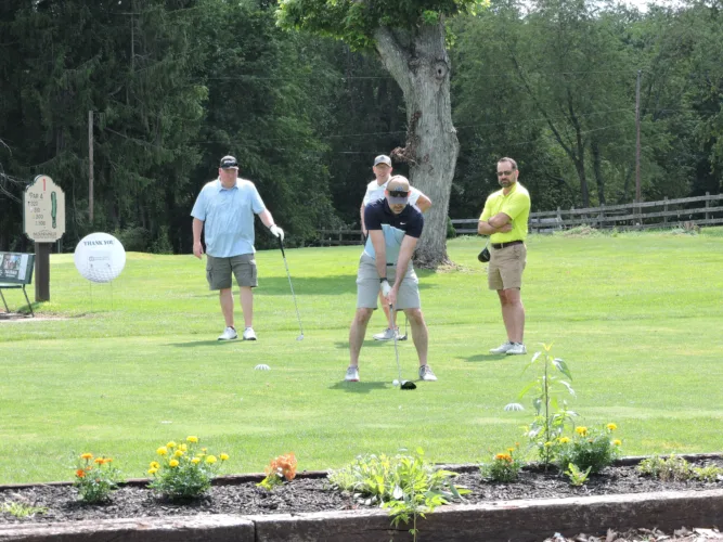 Weirton Chamber brings a bit of holiday magic for annual golf scramble